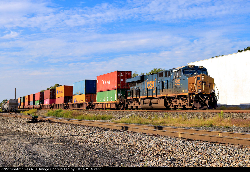 CSX 3208 on I-162